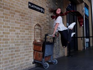 Intip Kemeriahan Ribuan Fans Harry Potter di Back to Hogwarts Day