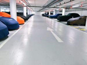 Parkiran Bintang Lima untuk Deretan Mobil Super Cepat