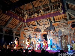 Dear Obama, Liburan ke Ubud Belum Sah Tanpa Nonton Tari Bali