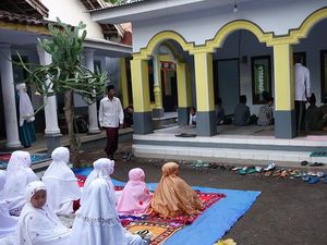 Jamaah Aboge di Probolinggo Hari Ini Rayakan Idul Fitri