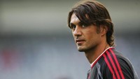 Bek tengah: Paolo Maldini. Foto: Laurence Griffiths/Getty Images