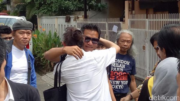 Suasana Duka Menyelimuti Mira dan Indra Lesmana