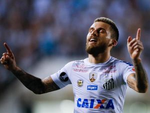 Barcelona Belum Ajukan Tawaran untuk Lucas Lima
