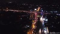 Begini Penampakan Padatnya Gerbang Tol Cileunyi dari Udara