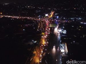 Begini Penampakan Padatnya Gerbang Tol Cileunyi dari Udara
