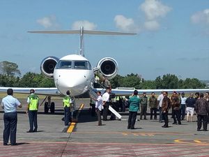 Sebelum Berangkat ke Yogya, Obama Sempat Berfoto di Ngurah Rai