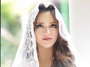 Nia Ramadhani Cantik Bak Barbie, Jennifer-Irfan Bachdim Mesra di Singapura