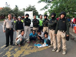 Polisi Ringkus 4 Preman Pemalak Sopir Taksi Online di Ancol