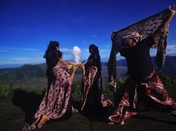 Para Seniman Unjuk Gigi di Eksotika Bromo