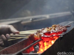 Jangan Tinggalkan Garut Tanpa Menyantap Sate Dombrut yang Empuk Juicy!