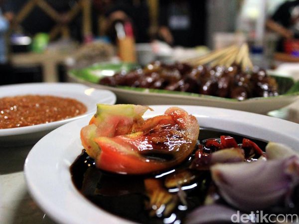 Menjajal Sate Domba Garut