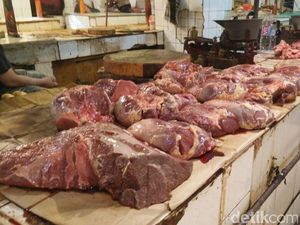 Harga Daging Beku Masih Tinggi Rp 110.000/Kg Harga Daging Beku Masih Tinggi Rp 110.000/Kg