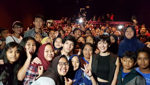 Serunya Nonton Bareng Bersama Bintang Film Jailangkung