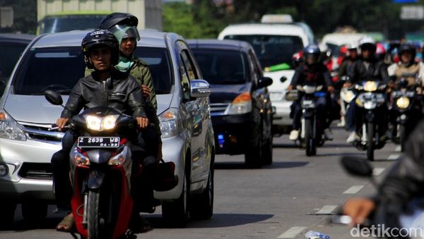 H+2 Arus Balik Lebaran, Gerbang Tol Cileunyi Padat