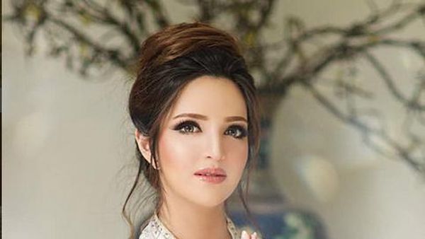 Barbie Look a Like! Cantiknya Nia Ramadhani