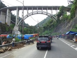 Menikmati Cantiknya Kelok Sembilan di Jalur Mudik Sumbar-Riau