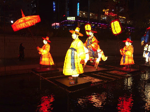 Kompetisi Lampion Warnai Wisata Batu di Malam Hari