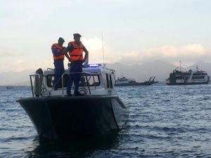 Penumpang Kapal Terjebur Laut di Selat Bali, Pencarian Dilakukan Penumpang Kapal Terjebur Laut di Selat Bali, Pencarian Dilakukan