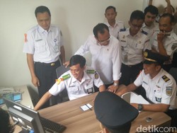 Ke Stasiun Cirebon, Menhub Cek Pemeriksaan Kesehatan Masinis