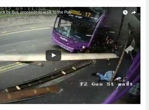 Ditabrak Bus Tingkat, Pria Ini Malah Dianggap Bohong