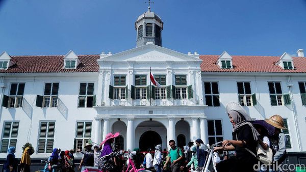 Libur Lebaran, Kota Tua Ramai Wisatawan