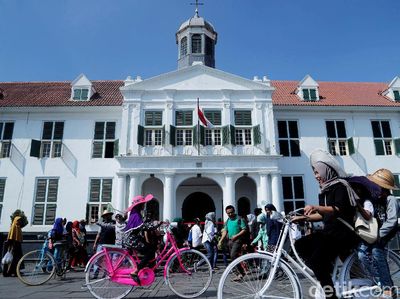 Libur Lebaran, Kota Tua Ramai Wisatawan