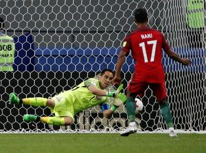 Penampilan Apik Claudio Bravo Jadi Kunci Chile ke Final Penampilan Apik Claudio Bravo Jadi Kunci Chile ke Final