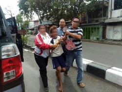 Jaga Surabaya, Tim Kaypang Dipukul Gitar Hingga Dilempari Batu