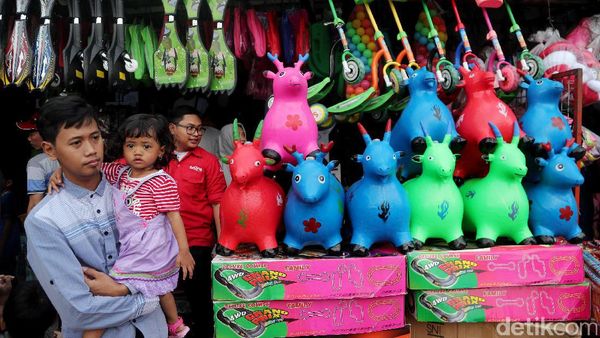 Pasar Gembrong Ramai Dipadati Pembeli