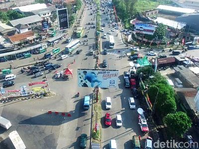 Suasana Gerbang Tol Cileunyi Sore Ini