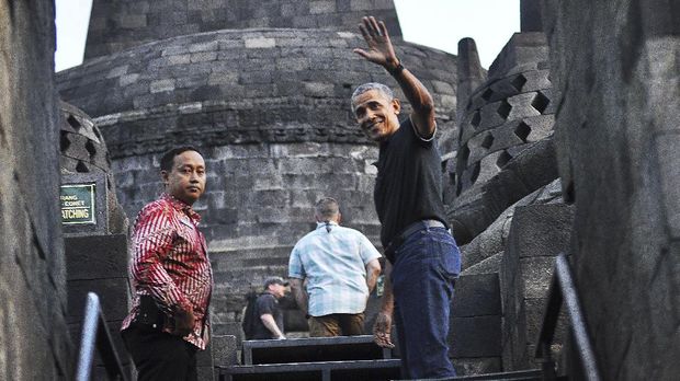 Candi Borobudur, salah satu peninggalan leluhur Indonesia masih menarik minat warga dunia untuk dipelajari, salah satunya Presiden Amerika Serikat ke-44, Barack Obama.