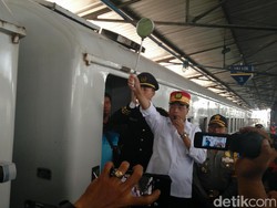 Tiba di Semarang, Menhub Lepas Keberangkatan Kereta ke Jakarta