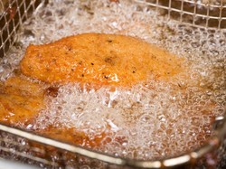 Begini Sebenarnya Proses Menggoreng Ayam Goreng KFC yang Renyah