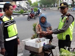 Penjual Sayur di Kebumen Serahkan Uang Temuan Jutaan Rupiah ke Polisi