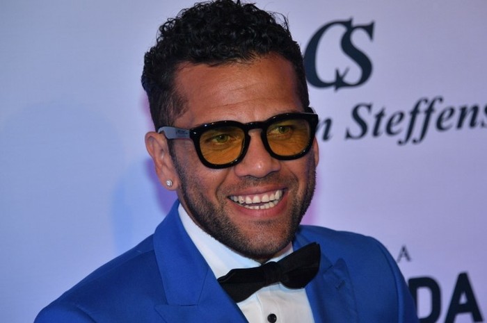 Brazilian football star and Juventus player Dani Alves arrives to participate in the charity auction for the Neymar Jr. Institute in Sao Paulo, Brazil on June 22, 2017. / AFP PHOTO / NELSON ALMEIDA