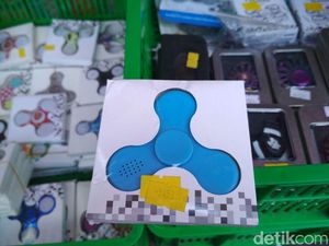 Mainan Penghilang Stres Ini Laris Manis di Pasar Gembrong