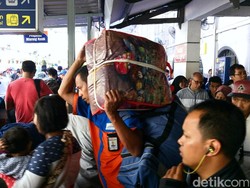 KAI Prediksi Puncak Arus Balik di Stasiun Pasar Senen pada H+5