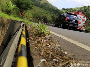 Perhatian, Banyak Pembatas Jalan Rusak di Jalur Nagreg