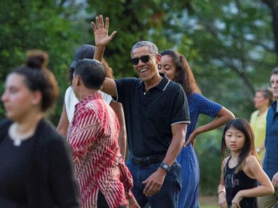 Obama dan Keluarga Menikmati Sore di Candi Borobudur
