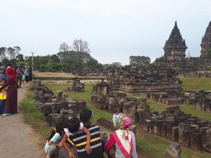 Setelah Jalan-jalan 1 Jam, Obama Tinggalkan Candi Prambanan