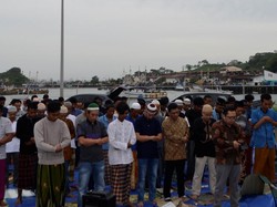 Bahagianya Puluhan WNI Berprofesi ABK Salat Id di Pelabuhan Panama