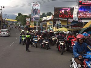 Tetap Jadi Favorit Wisata, Puncak Disesaki 4 Ribu Kendaraan Tetap Jadi Favorit Wisata, Puncak Disesaki 4 Ribu Kendaraan