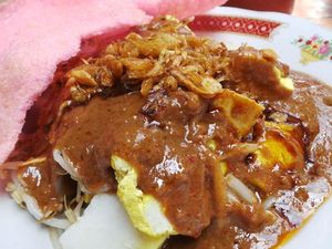 Mau Sarapan Murah Meriah? Ini 9 Pilihan Kupat Tahu yang Sedap Mengenyangkan!