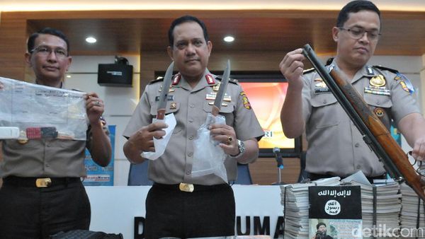 Barang Bukti Penyerangan Mapolda Sumut Ditunjukkan