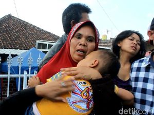 Video Balita Nyaris Tewas Terlindas Avanza