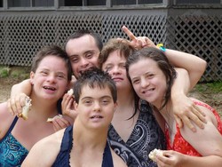 Salut, Pasangan Ini Puluhan Tahun Adopsi 88 Anak Berkebutuhan Khusus