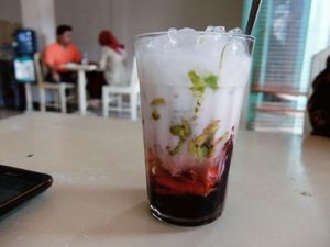 Masih di Tasikmalaya? Nikmati Bubur, Nasi TO hingga Es Sirup Bojong Ini