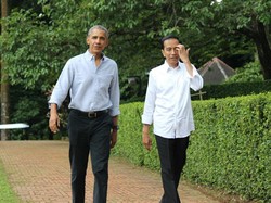 Akrabnya Jokowi dan Obama Makan Sate Sepiring Berdua