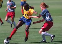 Alexi Lalas memperkuat timnas AS melawan Kolombia di Piala Dunia 1994.