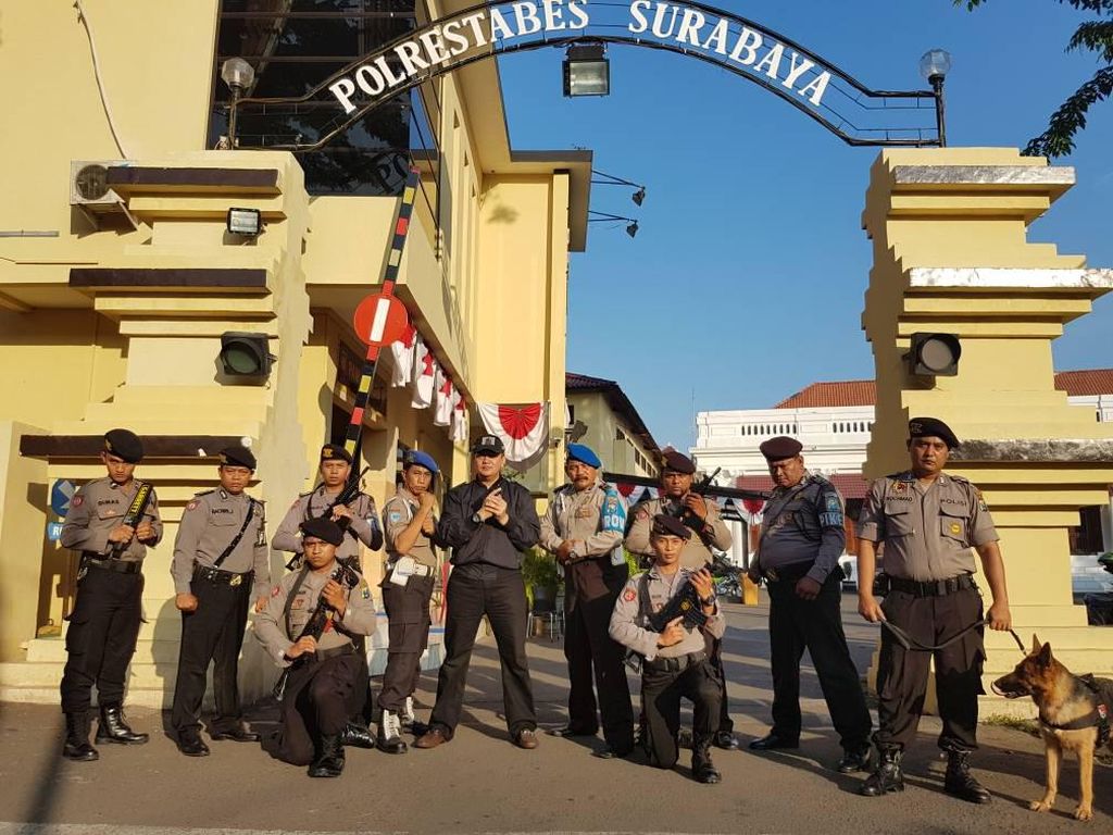 Pengamanan di Mapolrestabes Surabaya 1 Juli Super Ketat, Mengapa? Pengamanan di Mapolrestabes Surabaya 1 Juli Super Ketat, Mengapa?